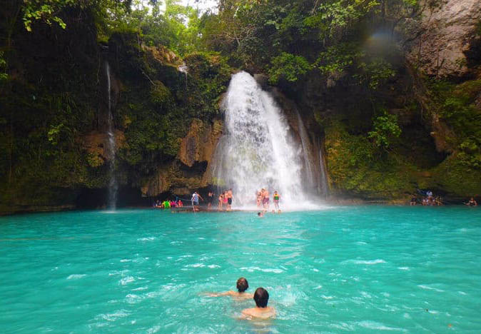 菲律宾游学期间周末可以去宿雾 Kawasan瀑布游玩